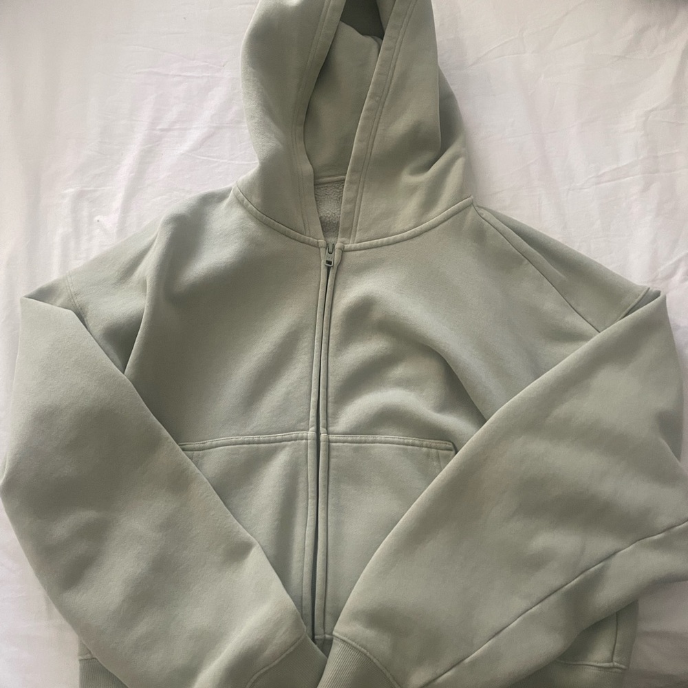 Aritzia TNA cozy fleece boyfriend body zip cropped hoodie. Silent storm green.